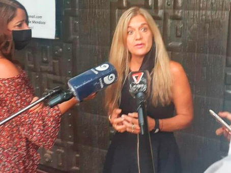 En pleno juicio, un preso quiso apuñalar a una fiscal e hirió en el cuello a una pasante