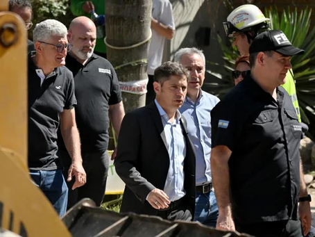 Kicillof está en Villa Gesell para seguir de cerca el operativo por el derrumbe