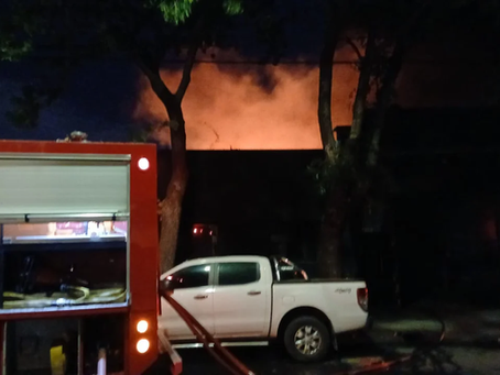 Incendio en una fábrica textil de Villa Urquiza: más de 30 evacuados y 3 asistidos
