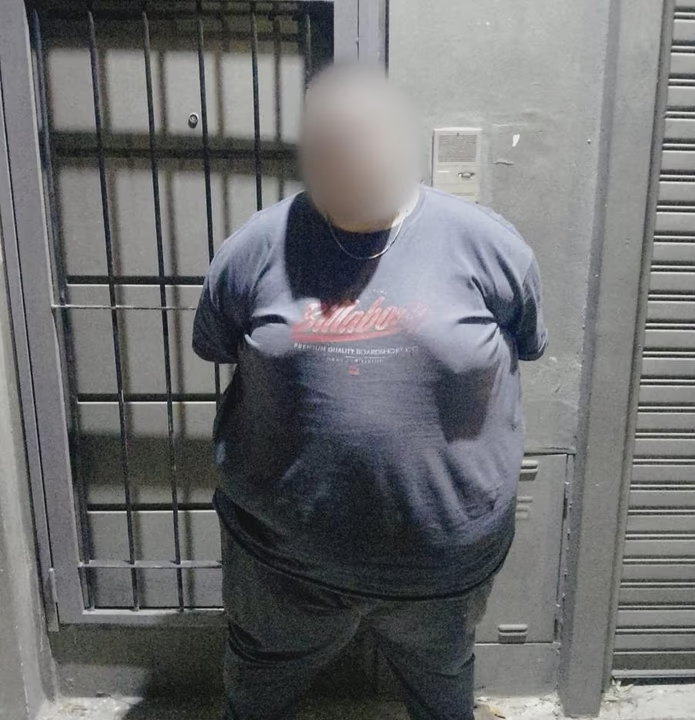 Villa Devoto: robaban pertenencias de un auto, un vecino los denunció y fueron detenidos