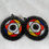 Miniature : Boucles d’oreilles rondes en perles africaines avec dominante noire, entourées de couleurs vives (jaune, rouge, bleu, blanc),