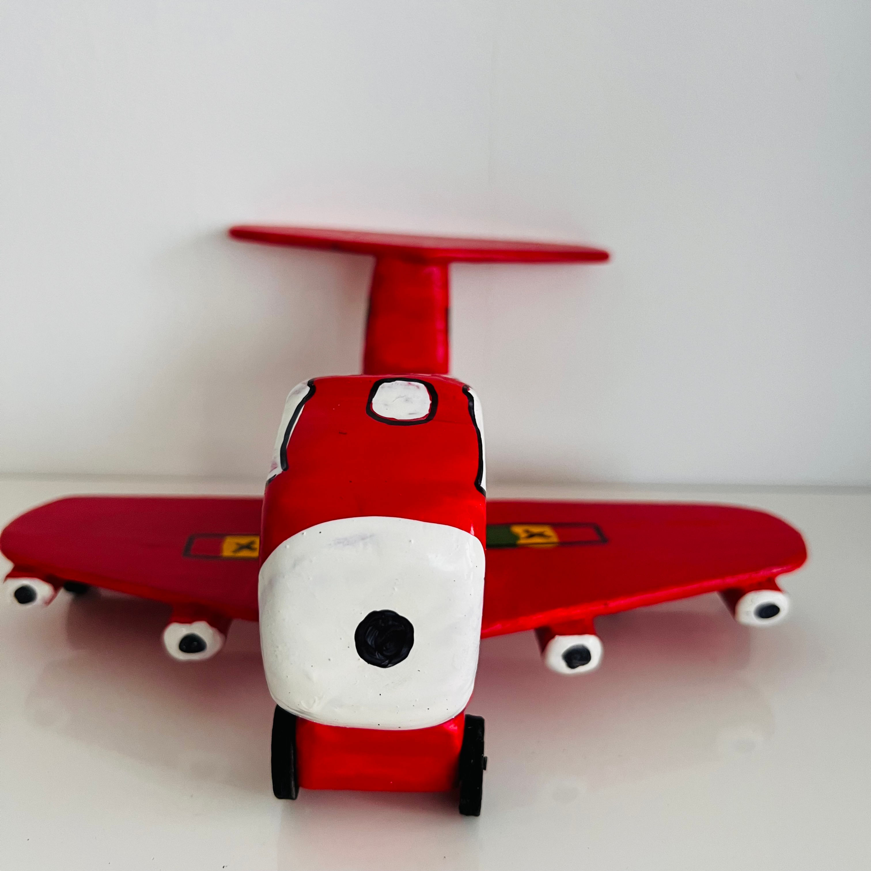 Un avion en bois jouet est un choix classique pour les enfants, alliant durabilité et charme artisanal.