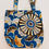 Miniature : Grand tote bag en wax africain, affichant un motif floral central en bleu, brun et crème sur un fond à motifs variés en bleu