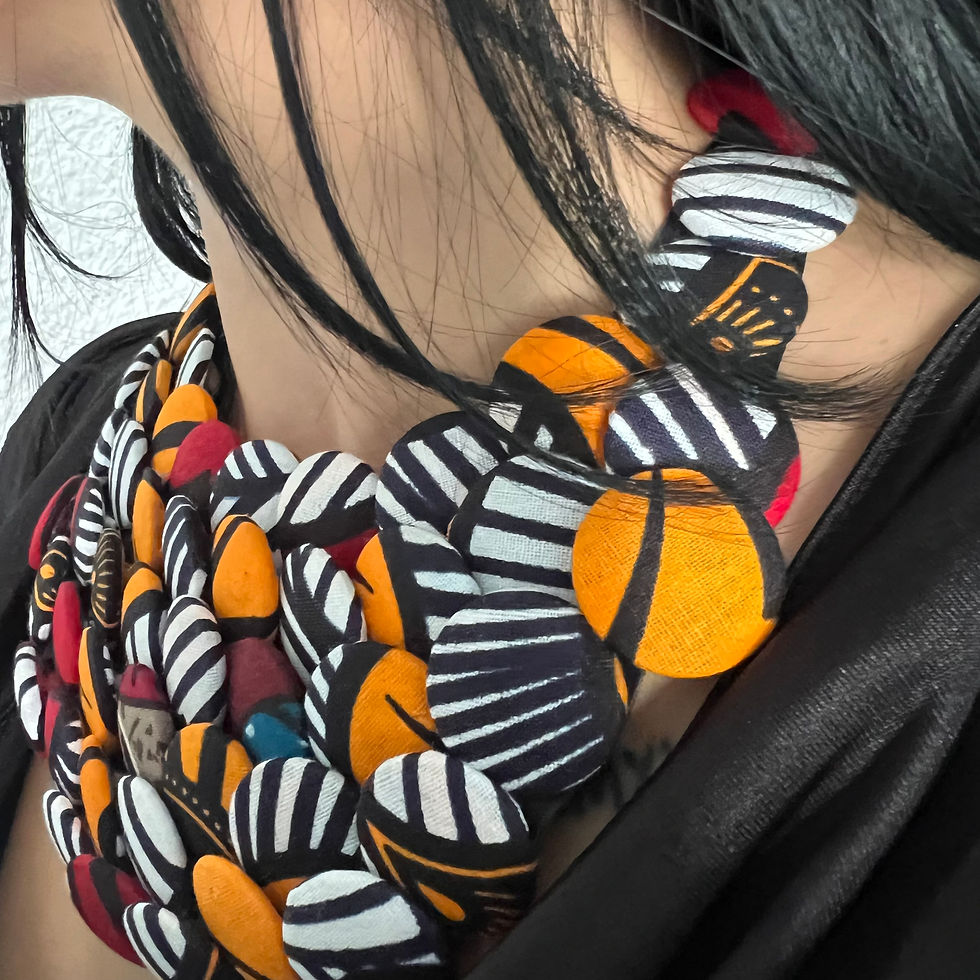 Collier multi-rangs coloré en boutons tissu fait main