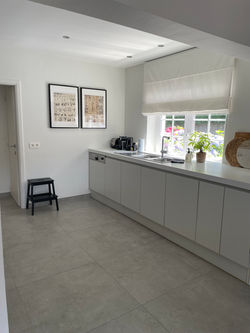 Cuisine en noir, blanc et wengé