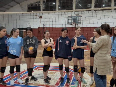 Sub-14 de Olympic Atenas rumbo al Sudamericano de vóley: buscan apoyo para cumplir su sueño deportivo.