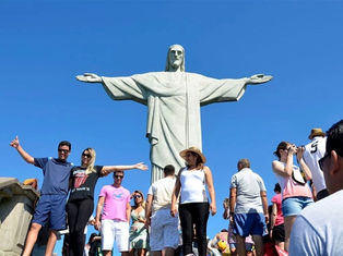 Brasil bate novo recorde de visitantes estrangeiros e amplia malha aérea para verão