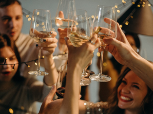 Tendência de bem-estar redefine consumo de bebidas alcoólicas nas festas de fim de ano