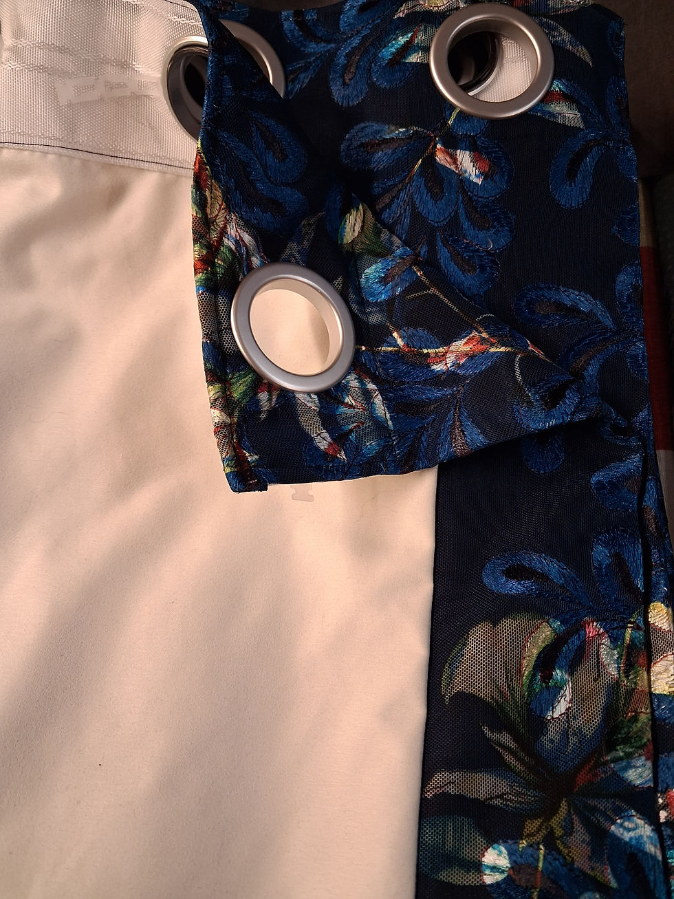 Thumbnail: Super soft thermal blackout lining.