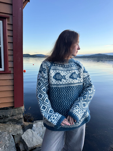 Holmeknappen Sweater (ENG) | Sjøllaget