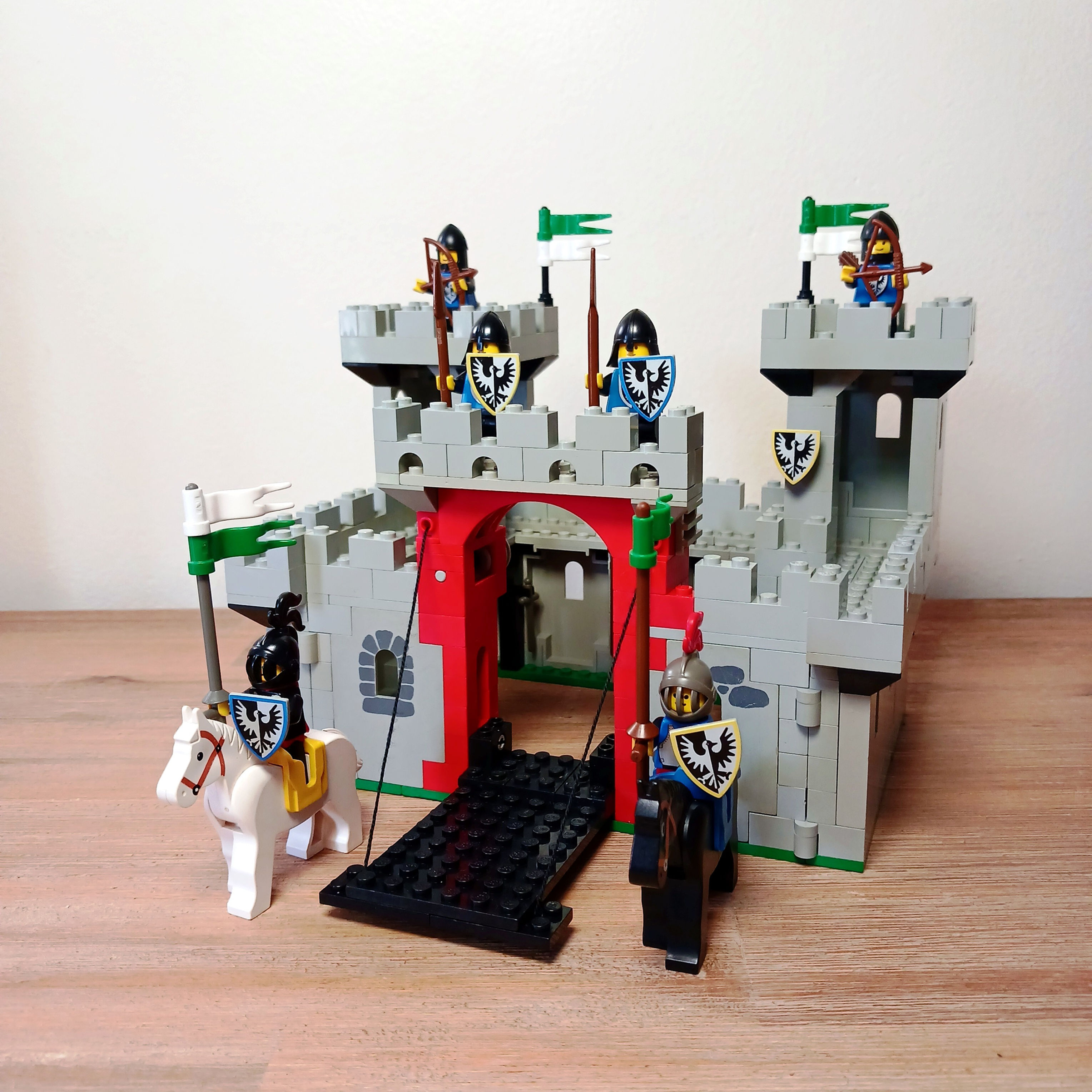 LEGO® Castle Black Knights Castle (Pre-owned) 6073