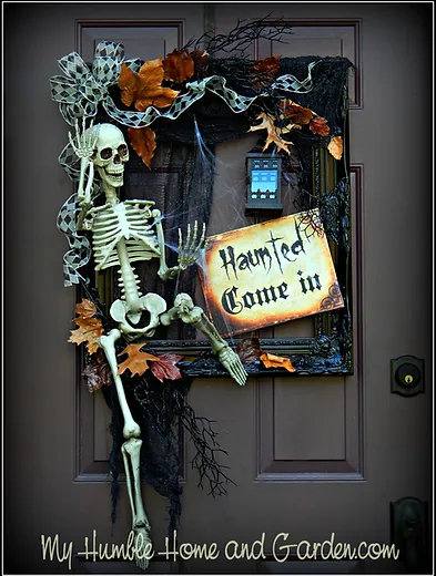 Skeleton Wreath - Halloween Decor DIY ON MyHumbleHomeandGarden.com