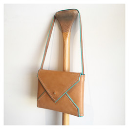 Small purse with detatchable strap