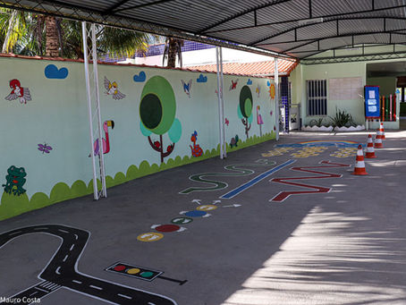 BRINQUEDOS SÃO INSTALADOS NA CRECHE DA RIBEIRA, QUE SERÁ INAUGURADA EM BREVE