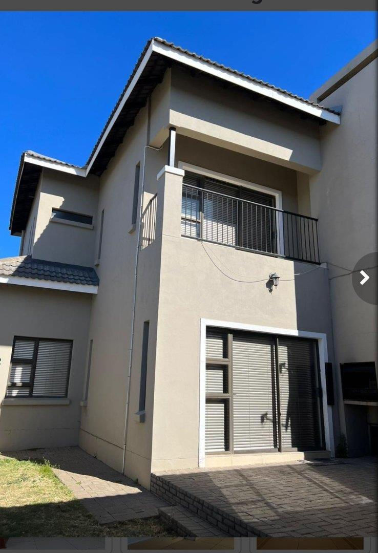 For Sale By Owner South Africa (FSBOSA)3 BEDROOM TOWNHOUSE FOR SALE IN SHELLYVALE