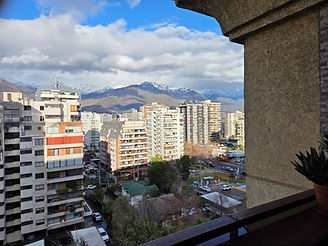 Cómodo departamento en Cristóbal Colón (Imago Mundi)
Precio: 5.700 UF
Superficie Total: 81 m2
Departamento ubicado en Cristóbal Colón, con orientación Oriente y preciosa vista a la cordillera. Buena conectividad, cercano a centros comerciales, colegios y metro.
Cercano a metro estación Hernando de Magallanes. Piso 11.
Actualmente los edificios están en proceso de remodelación, pintado y orden en general. Administración nueva.
Características:
- Living comedor con salida a terraza
- 1 Dormitorio en suite
- 2 dormitorios
- 1 Baño completo
- Cocina
- Logia
- 1 Estacionamiento
- 1 Bodega
Otros:
- Calefacción central por losa radiante
Exterior:
- Piscina temperada
- Jacuzzi temperado
- Jardín infantil
- Sala de juegos
- Sala de eventos
- Biblioteca
- Sala de cine
- Seguridad 24 horas