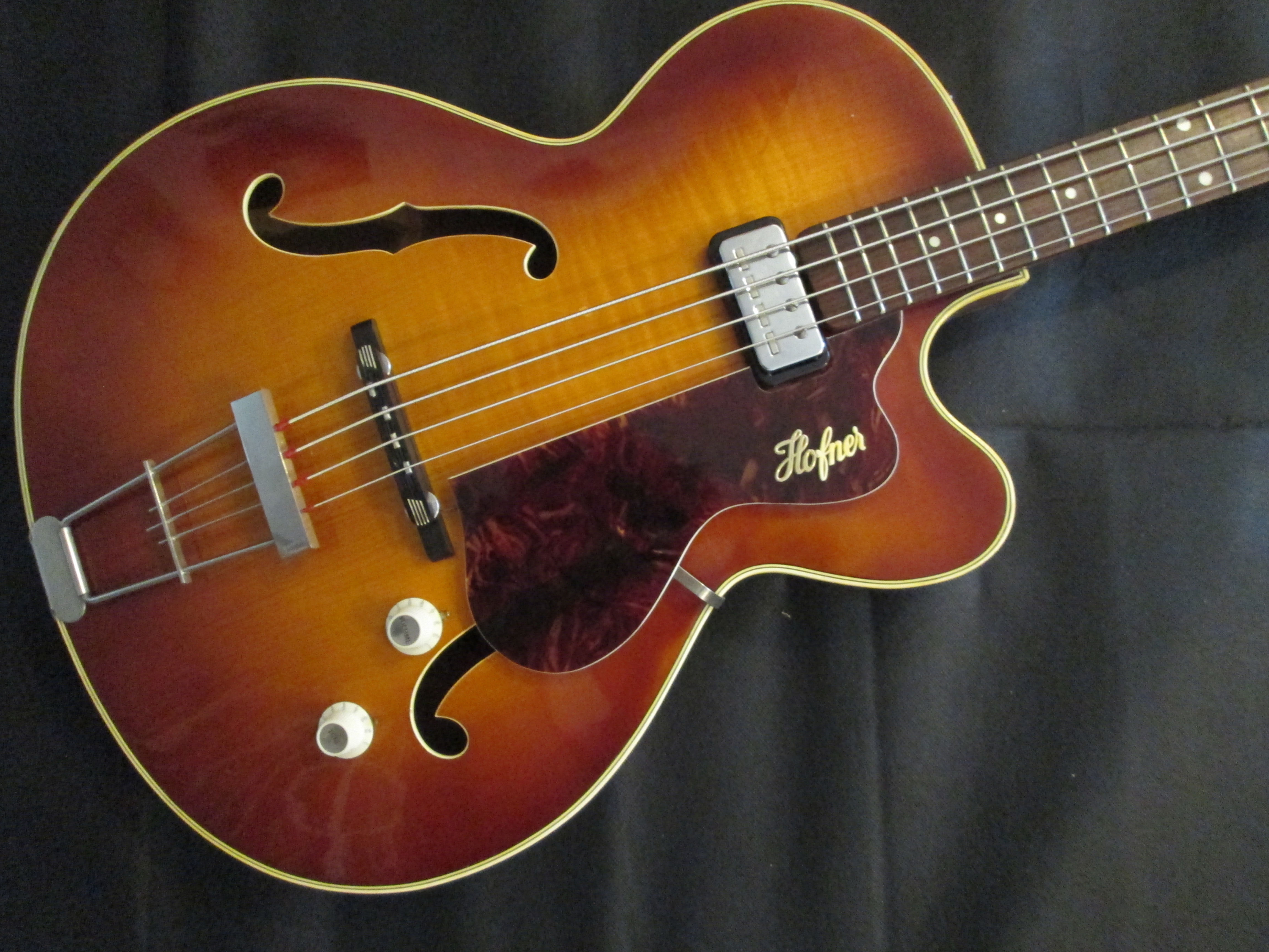 Hofner Senator brunette bass