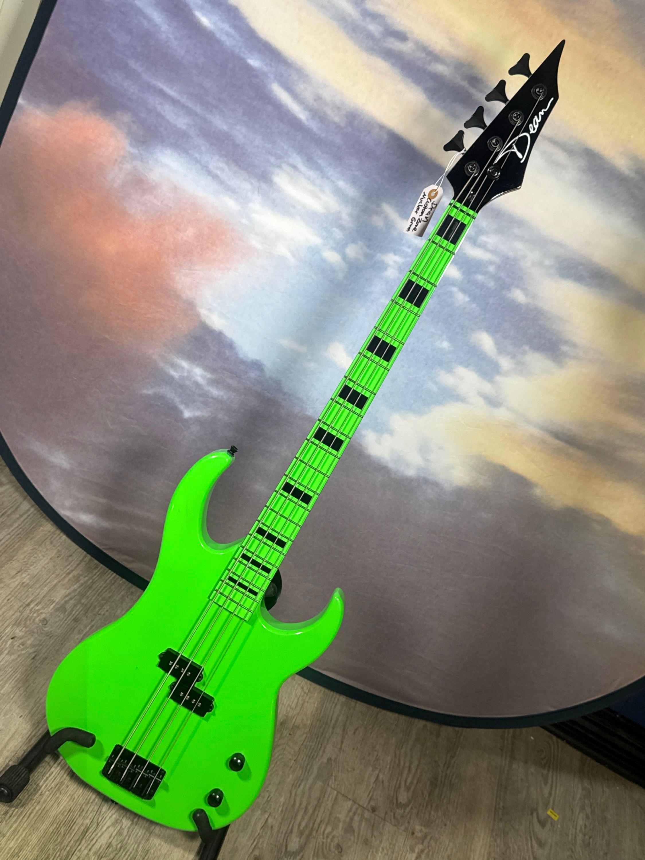 Dean custom zone nuclear green Bass