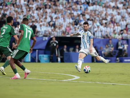 El más grande de todos los tiempos: Messi marca un hat-trick ante Argelia