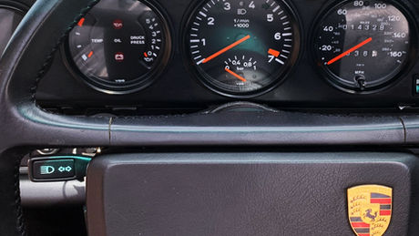 Splitting steering wheel seem on top left