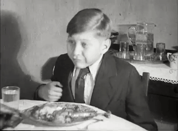 NIÑO_COMIDA.gif