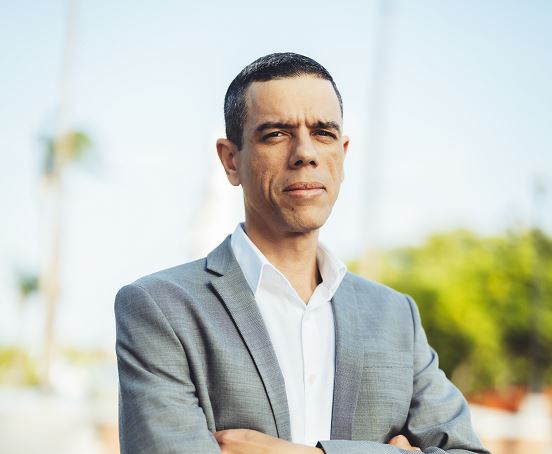 Andreas Headshot.JPG