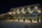 Exterior nocturno de ERIA LASH STUDIO con iluminación cálida en Querétaro.