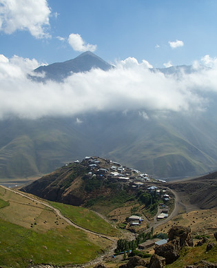 Khinalig-Kuzun homestay hike