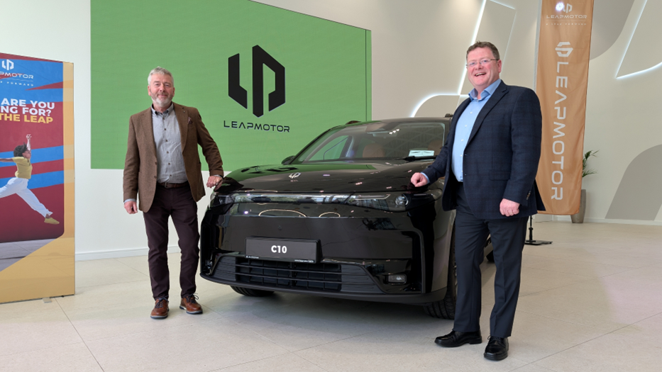 (L-R); Tadhg O’Shea (Greenhall Motors), and Barry O’Shea (Dealer Principal, Greenhall Motors).