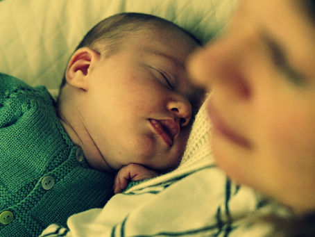 Est-ce que je dois réveiller mon bébé pour manger ?
