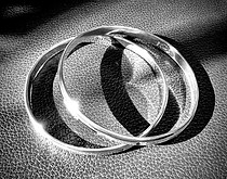 Bangle phot to show the full circle shape of a bangle.