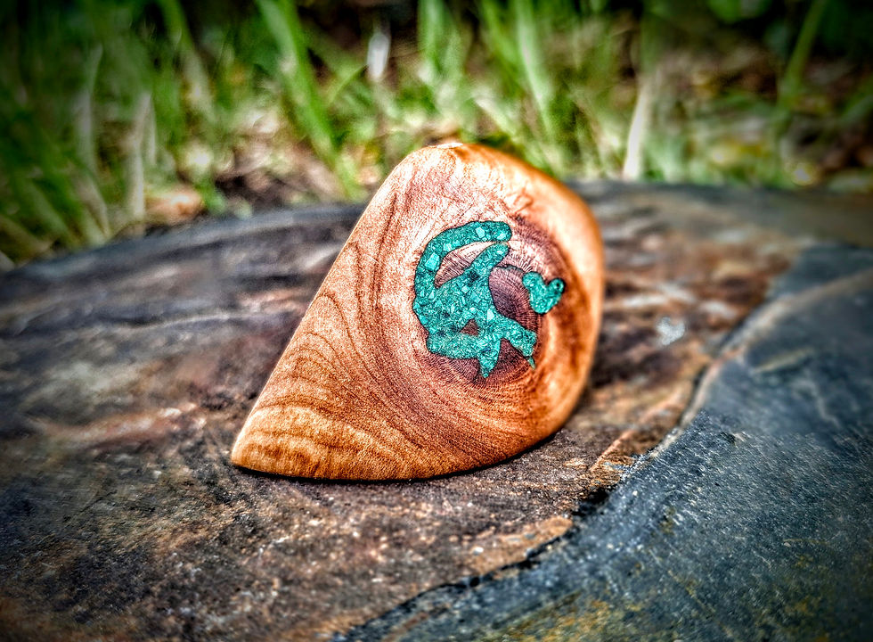 Whakaaro wooden holder with malachite inlays