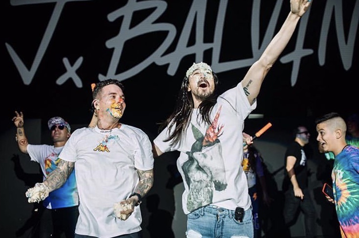 J Balvin and Willy William released six more "Mi Gente" remixes on October 20, 2017 with Steve Aoki, Alesso, Cedric Gervais, Dillon Francis, Sunnery James & Ryan Marciano, and Henry Fong. 