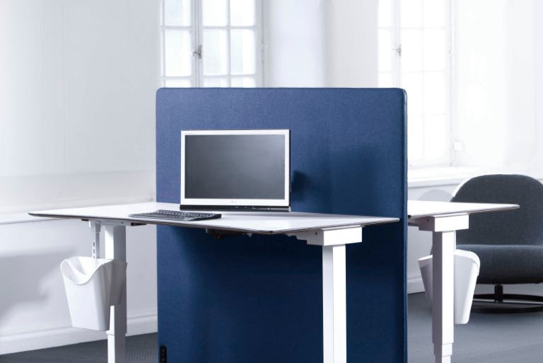 alpha-akustik-gotessons-skaermvaeg-bordskaerm-ro-arbejdsro-arbejdsmiljoe-akustikmoebel-1.j