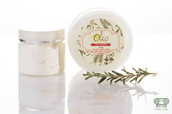 צילום מוצרי טיפוח על רקע לבן לחברת Olio｜סטודיו כותרת - צילום תדמית לעסקים