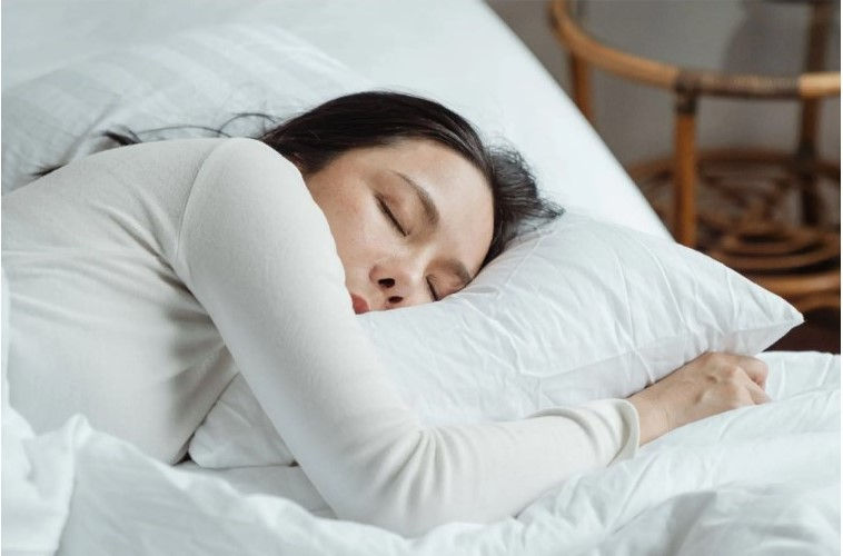 WHAT HAPPENS IF I SLEEP WITHOUT A PILLOW?