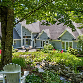 Quiet spots to sit privately make this Inn's gardens romantic