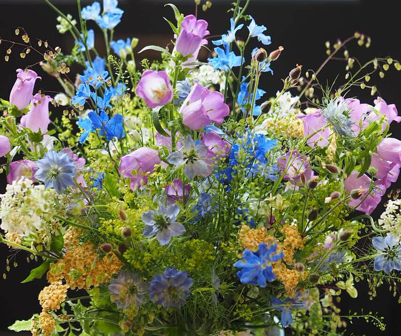 spring-petal-bouquet-boys-et-berry-13_edited.jpg
