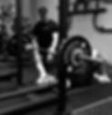 Personal Trainer Florian Marc Tschuggnall mit Kunden bei Bankdrücken in Hamburg