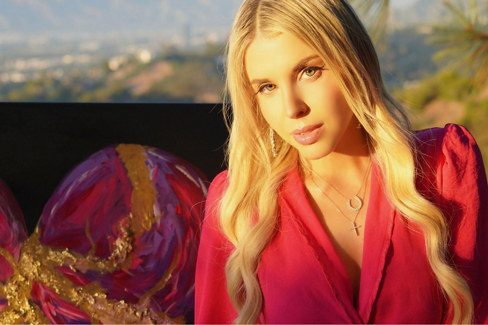 Firerose Finds a Clearer Kind of Strength on “Love Knows How”
