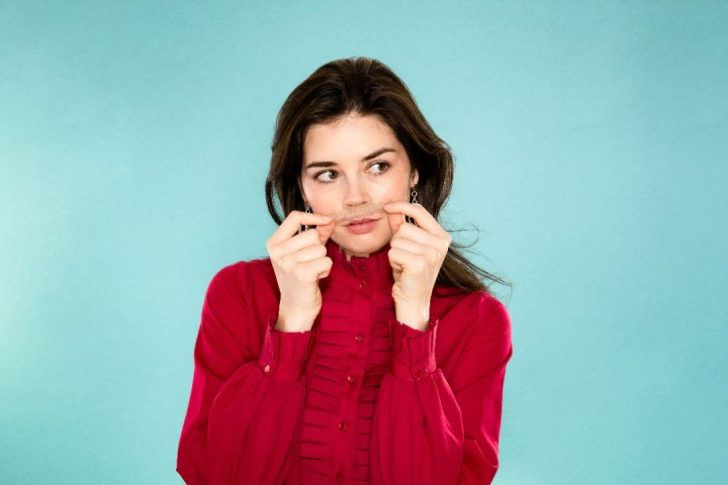 Elise Trouw introduces alter ego with satirical new single “All You Need Is Lust”