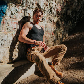 Seb Turner-Moore bottles the euphoria of summer on his infectious new single ‘Spin, Stop, GO!’