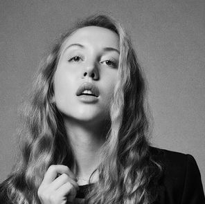 FJELIZI turns the lights low and pulls the floor away on new single 'Good Luck'