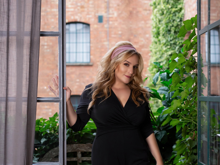 Sasha Joy captures sunlight and stillness on new single 'Summer’s Come'