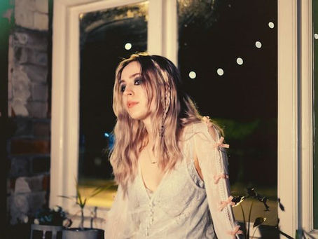 Lizzie Esau shares raw new single 'Day in the Life'