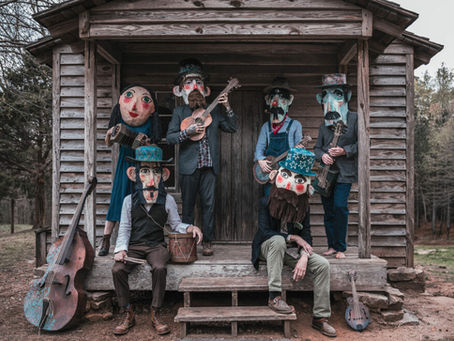 Del Roscoe delivers cinematic tension with new single “Black Hats”