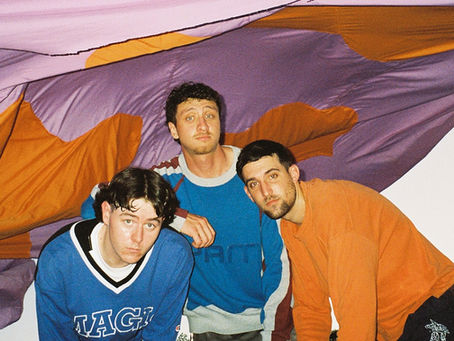 daste. deliver their breezy new single 'Colours'