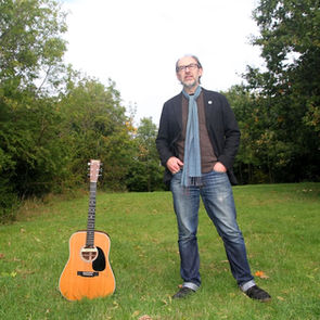 Simon Bromide and The Bromides roar back with new single 'Forest Mountain Forest'