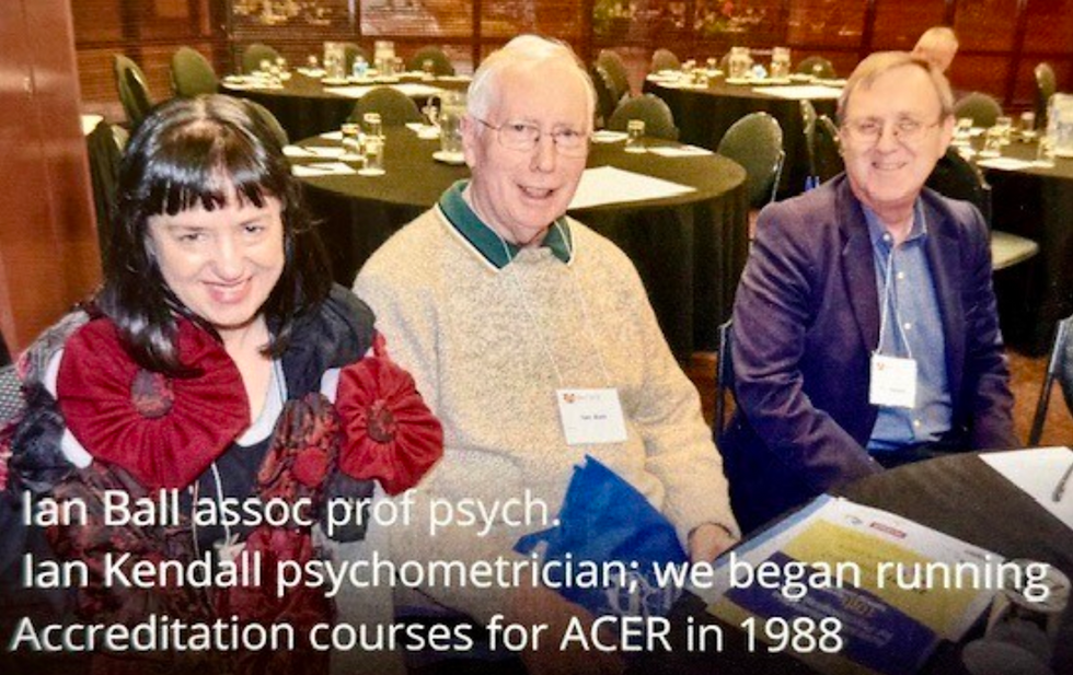 イアン・ボール氏(ISTJ)、イアン・ケンドール氏(INTP)と共に写るメレディス