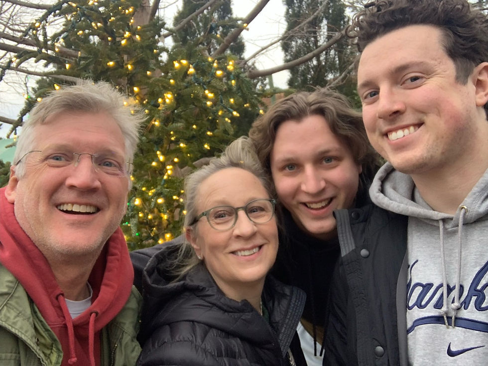 妻ジェシー、息子のアーチャーとウィッテンと一緒のハイル